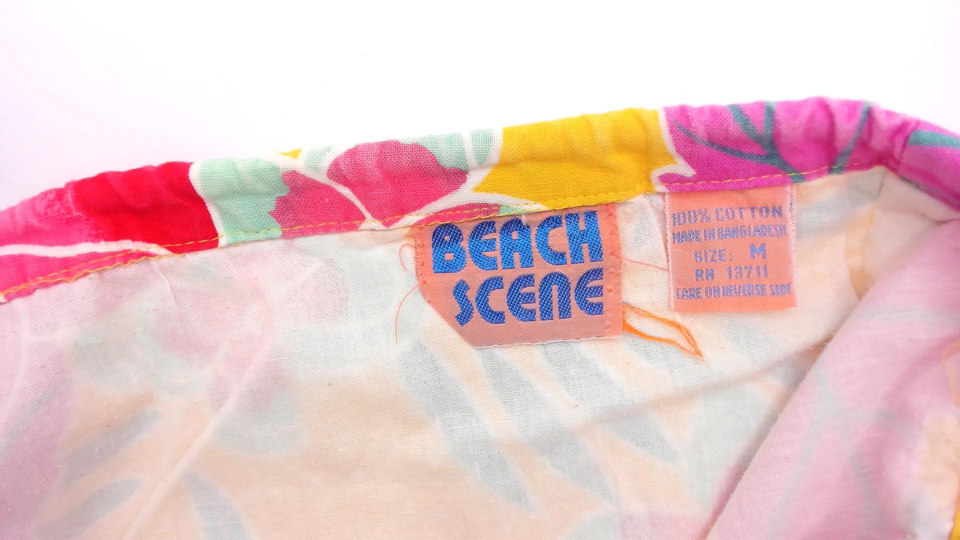 90s Beach Scene Hawaiian Board Shorts Yellow Tropical Floral Cotton Medium