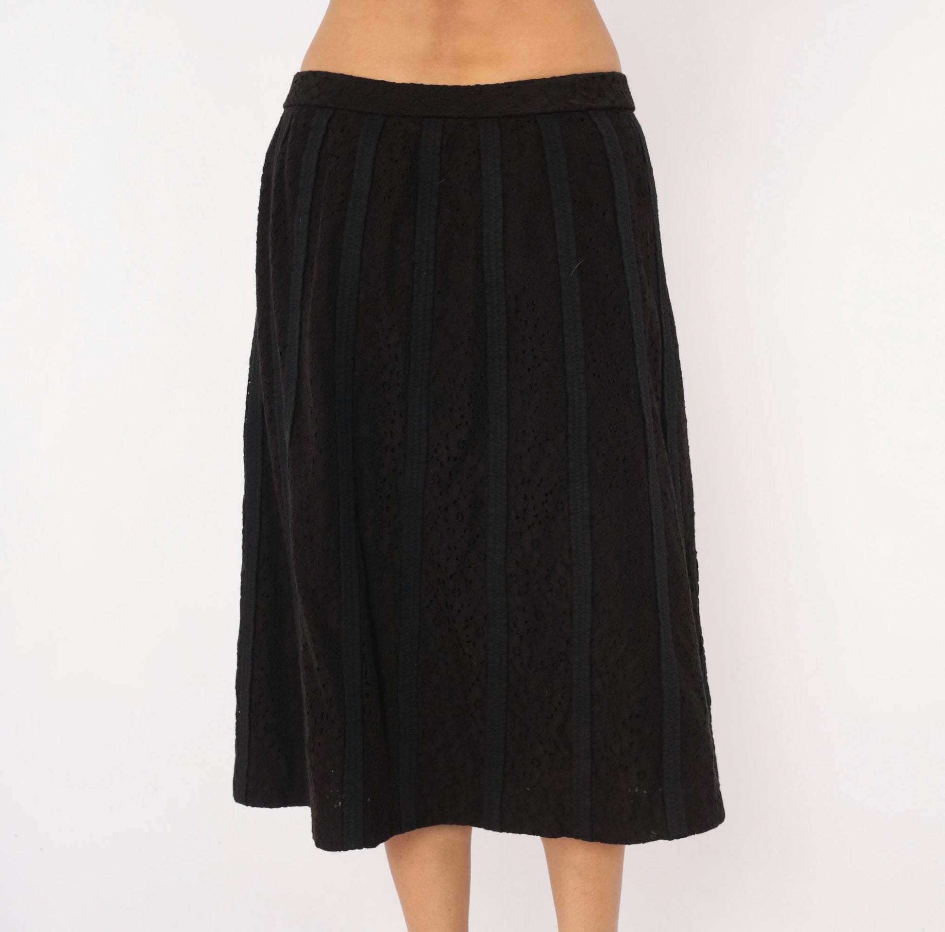 2000s Susan Graver Black Eyelet Knit A-Line Skirt Knee-Length Medium M
