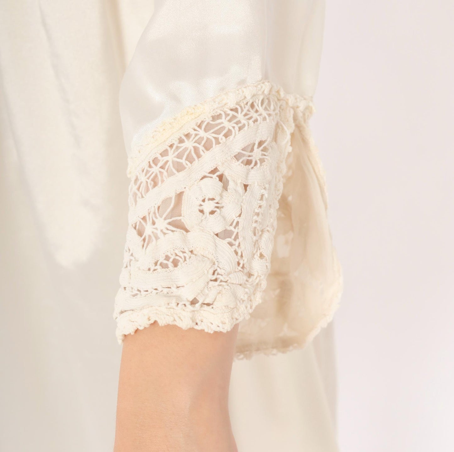 80s Iris Satin Babydoll Robe Cutwork Lace Mandarin Collar Puff Sleeve Cream Large L
