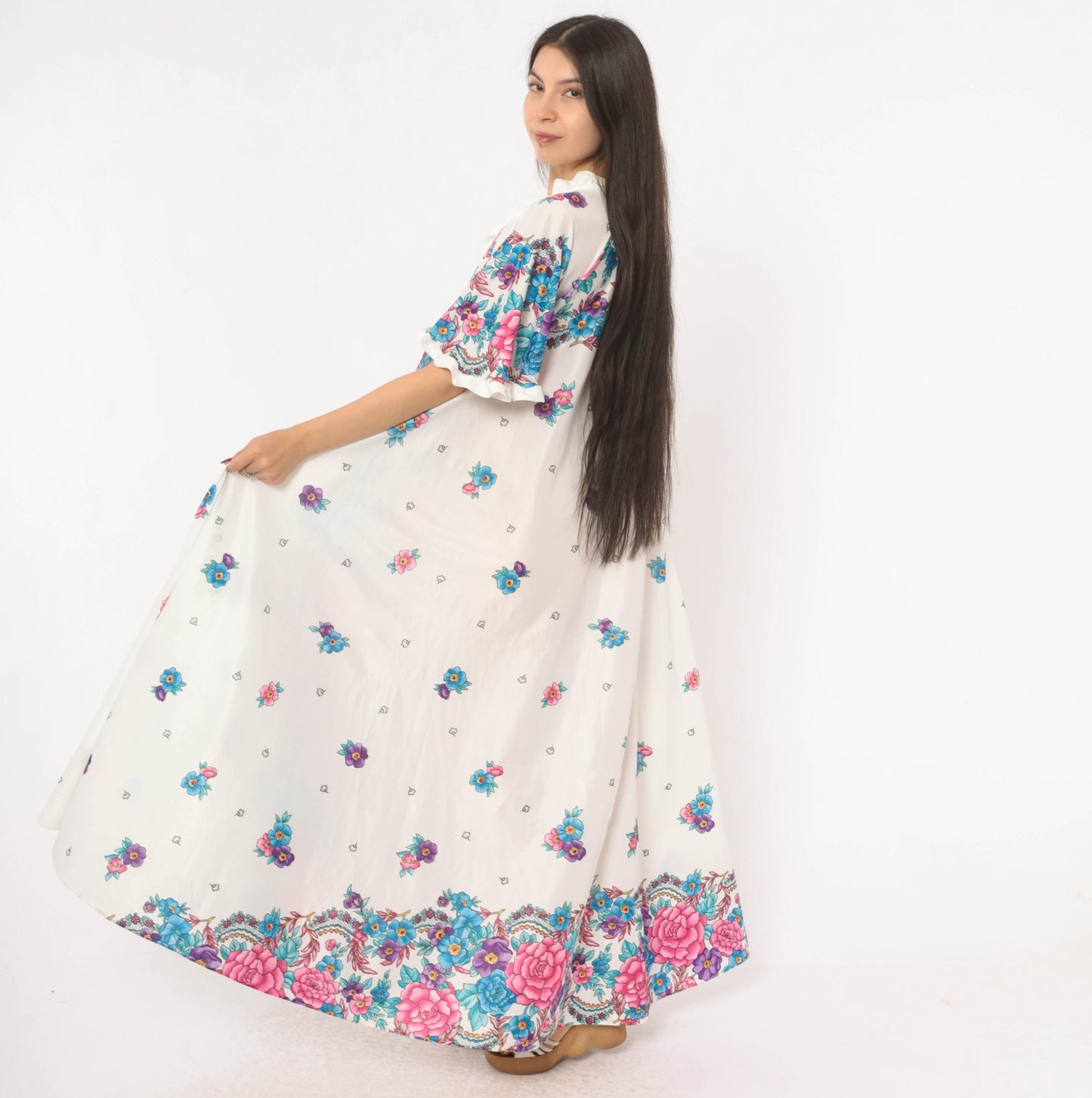 80s White Floral Maxi Housecoat Rose Print Ruffle Neckline Zip Robe Medium Large