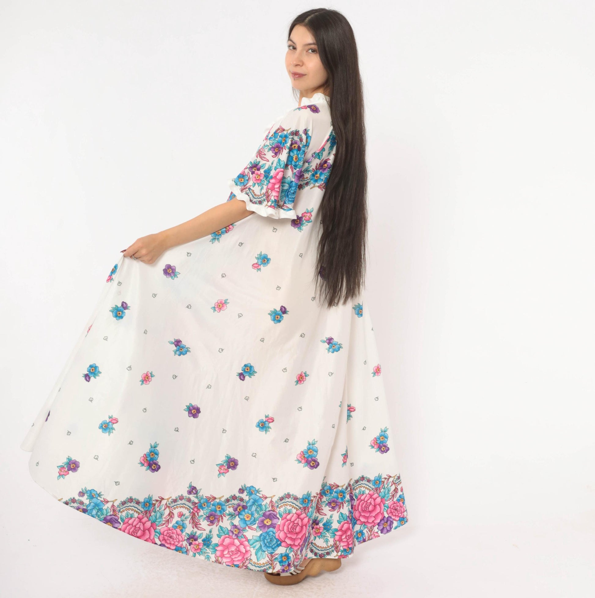 80s White Floral Maxi Housecoat Rose Print Ruffle Neckline Zip Robe Medium Large