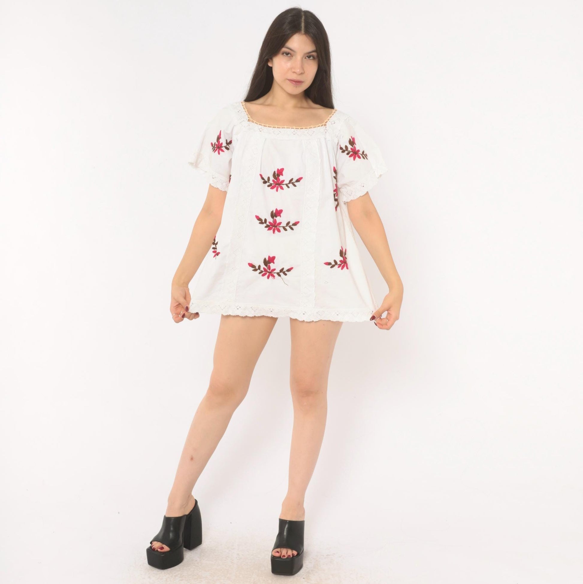 90s White Cotton Peasant Blouse Embroidered Floral Square Neck Puff Sleeve Medium