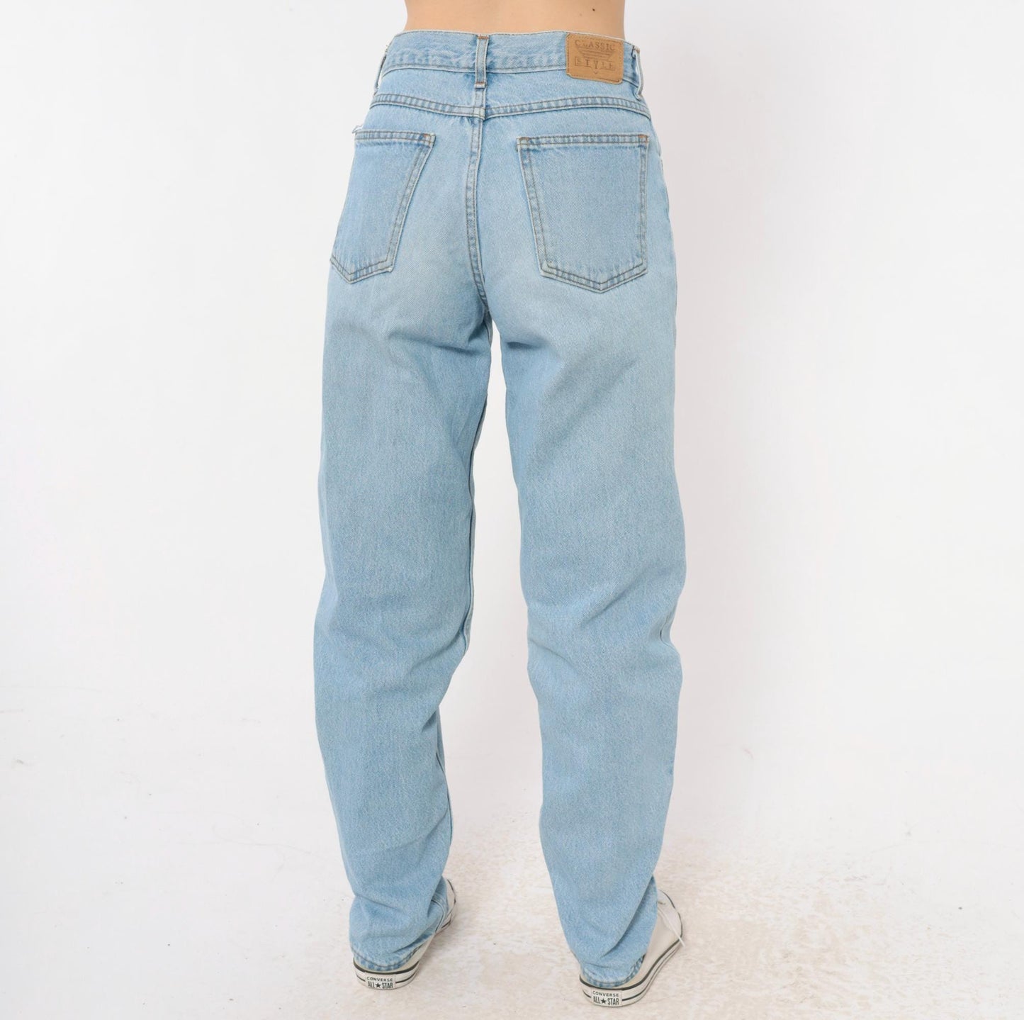 90s Classic Style High Waist Straight Leg Jeans Light Wash Distressed Knee Small