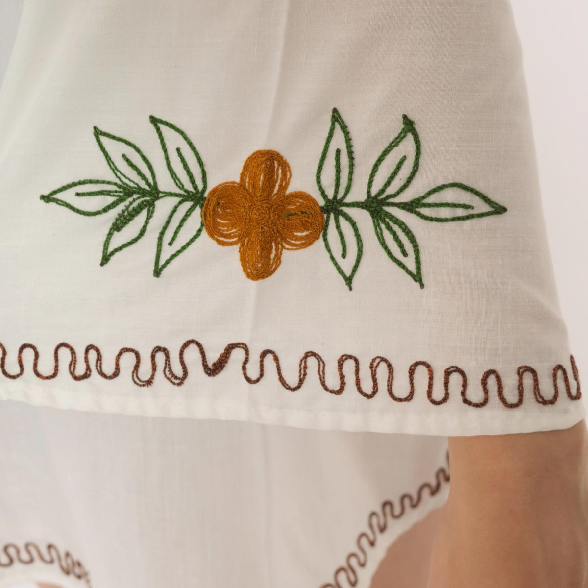 90s White Embroidered Bell Sleeve Tunic Blouse Brown Butterfly Keyhole Tie Neck Extra Large XL