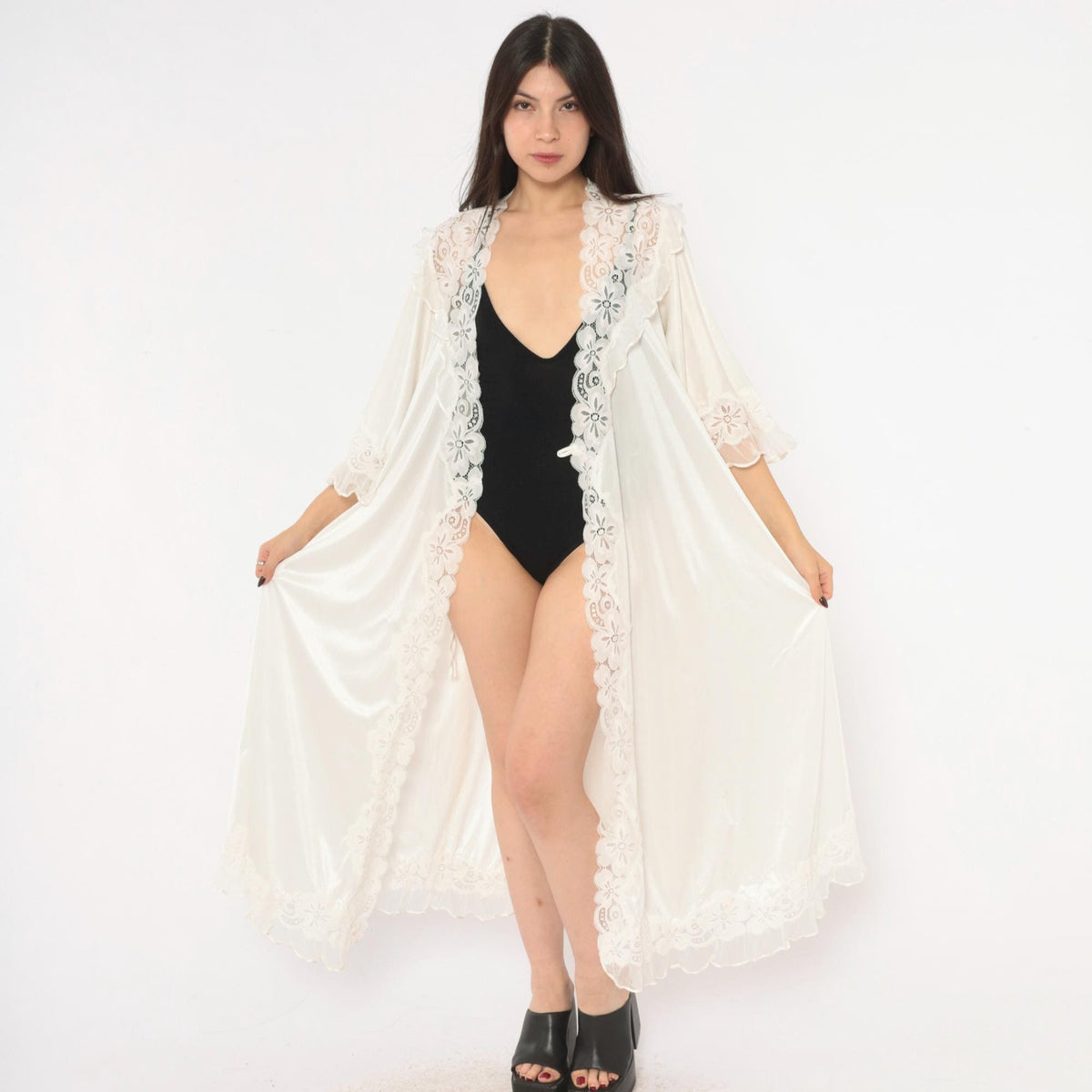80s White Lace Peignoir Robe Bell Sleeve Floral Yoke Ankle Length Medium
