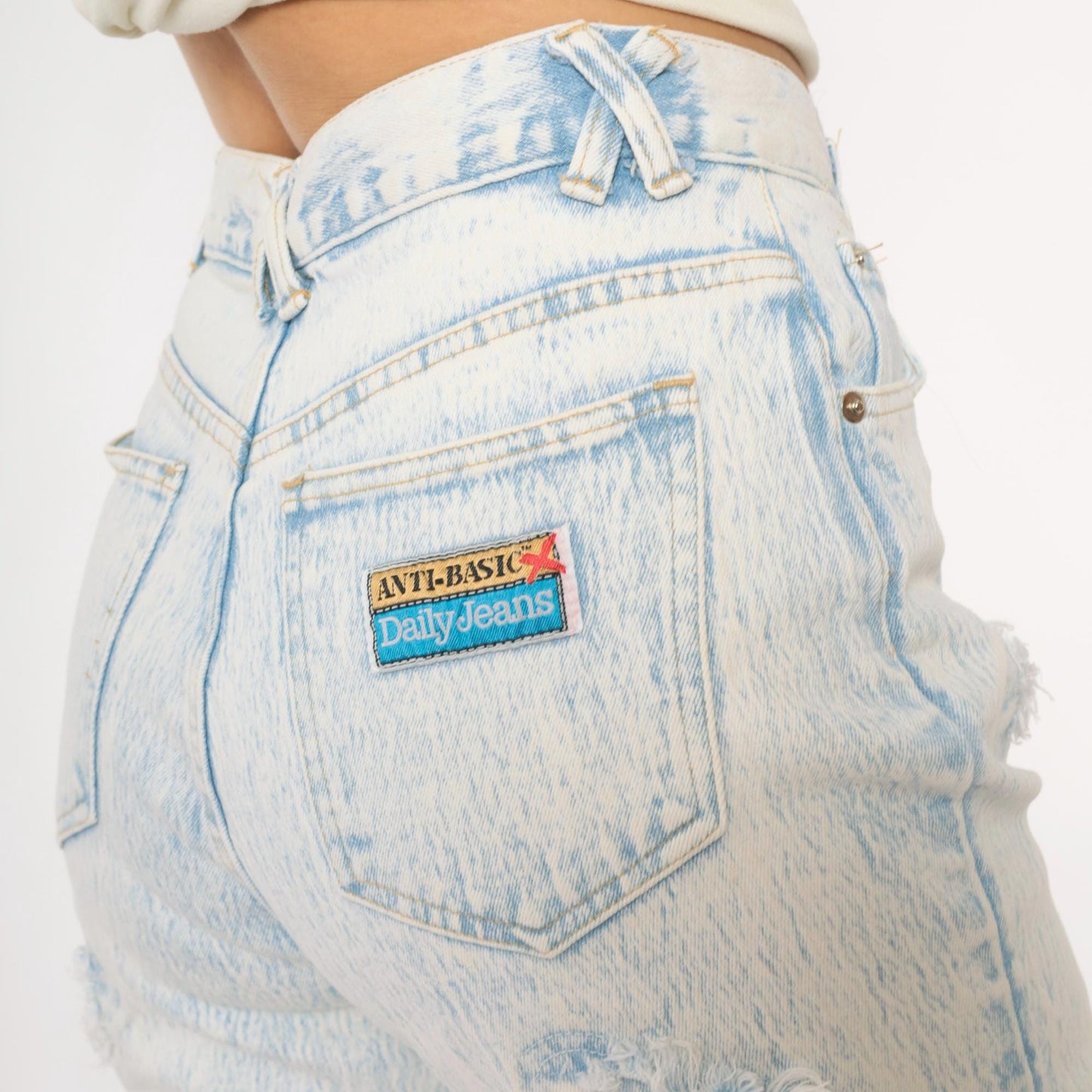 90s Anti Basic Light Wash Distressed High-Rise Jeans Large L