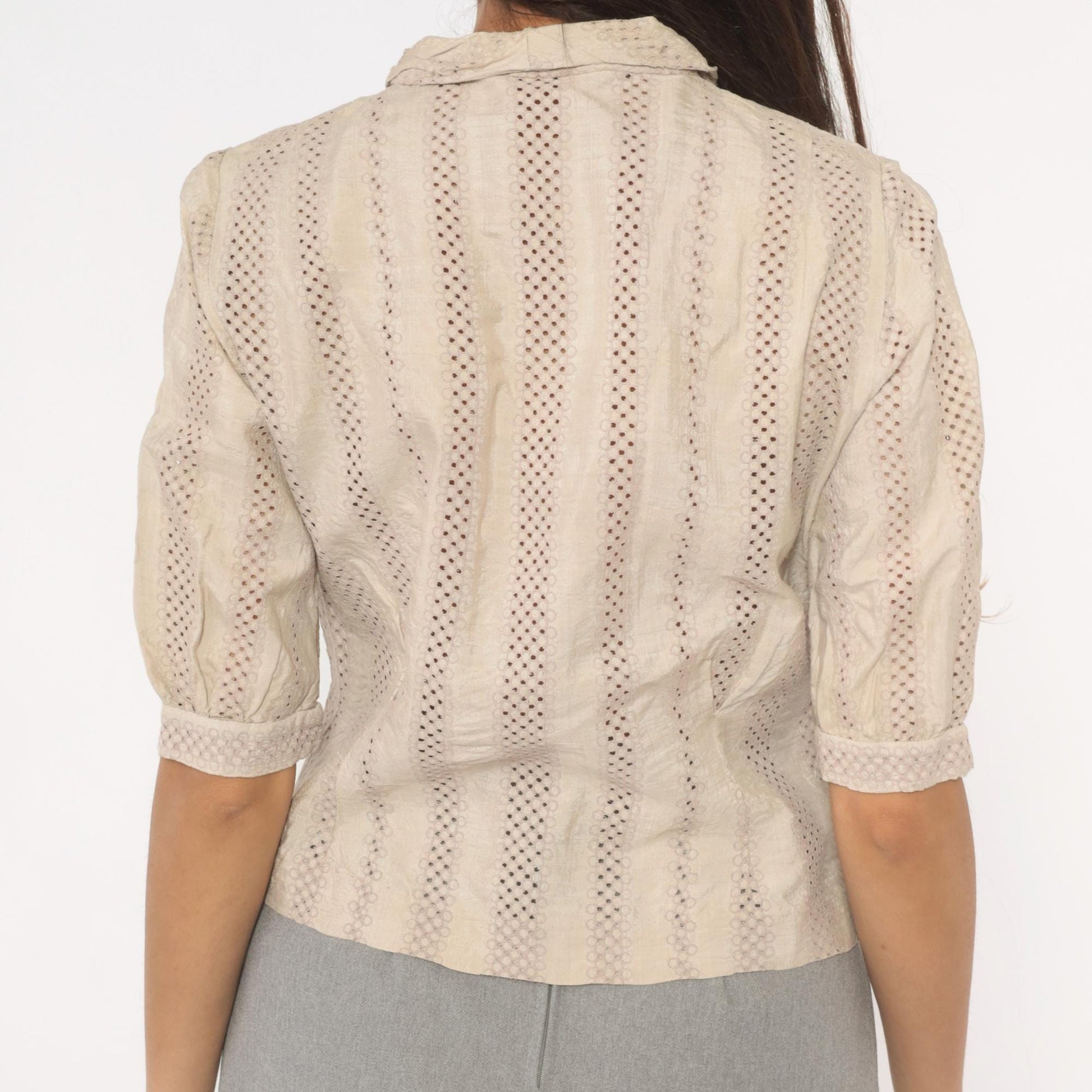 70s Cream Eyelet Blouse Puff Sleeve Bow Collar Button Front Small