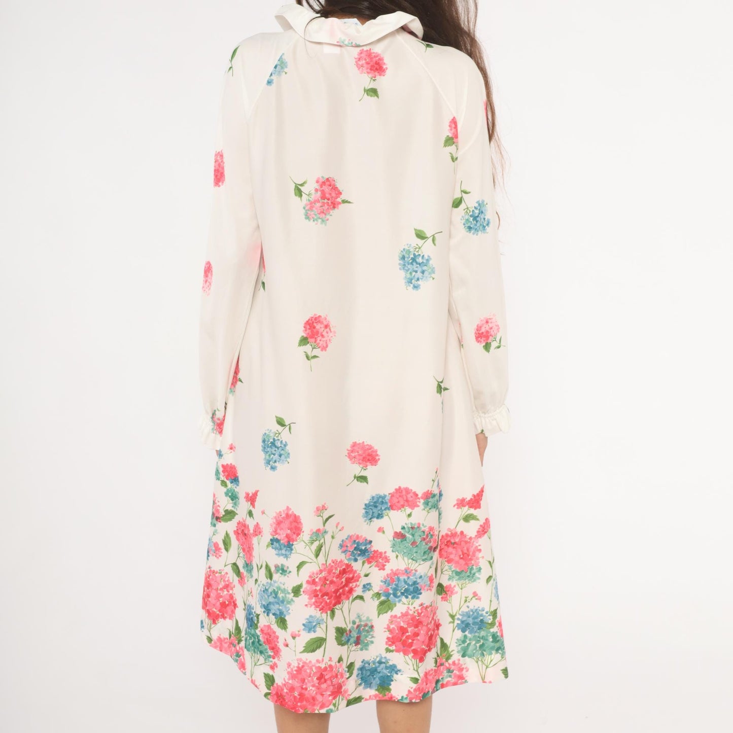 70s Travel Lite Hydrangea Floral Housecoat Ivory Ruffle Tie Neck Medium