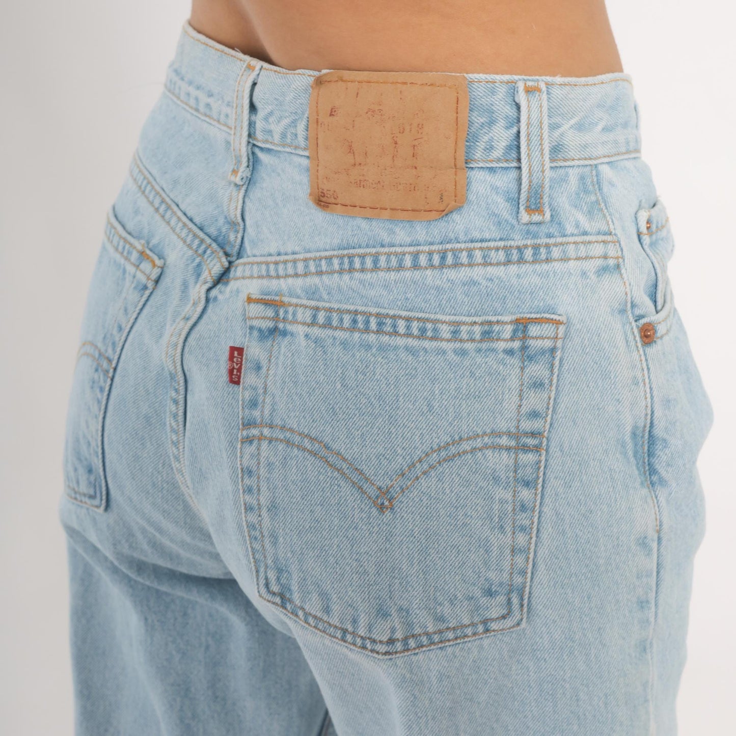 Levi's 550 Mom Jeans Light Wash High Waisted Tapered Leg 90s Cotton 31