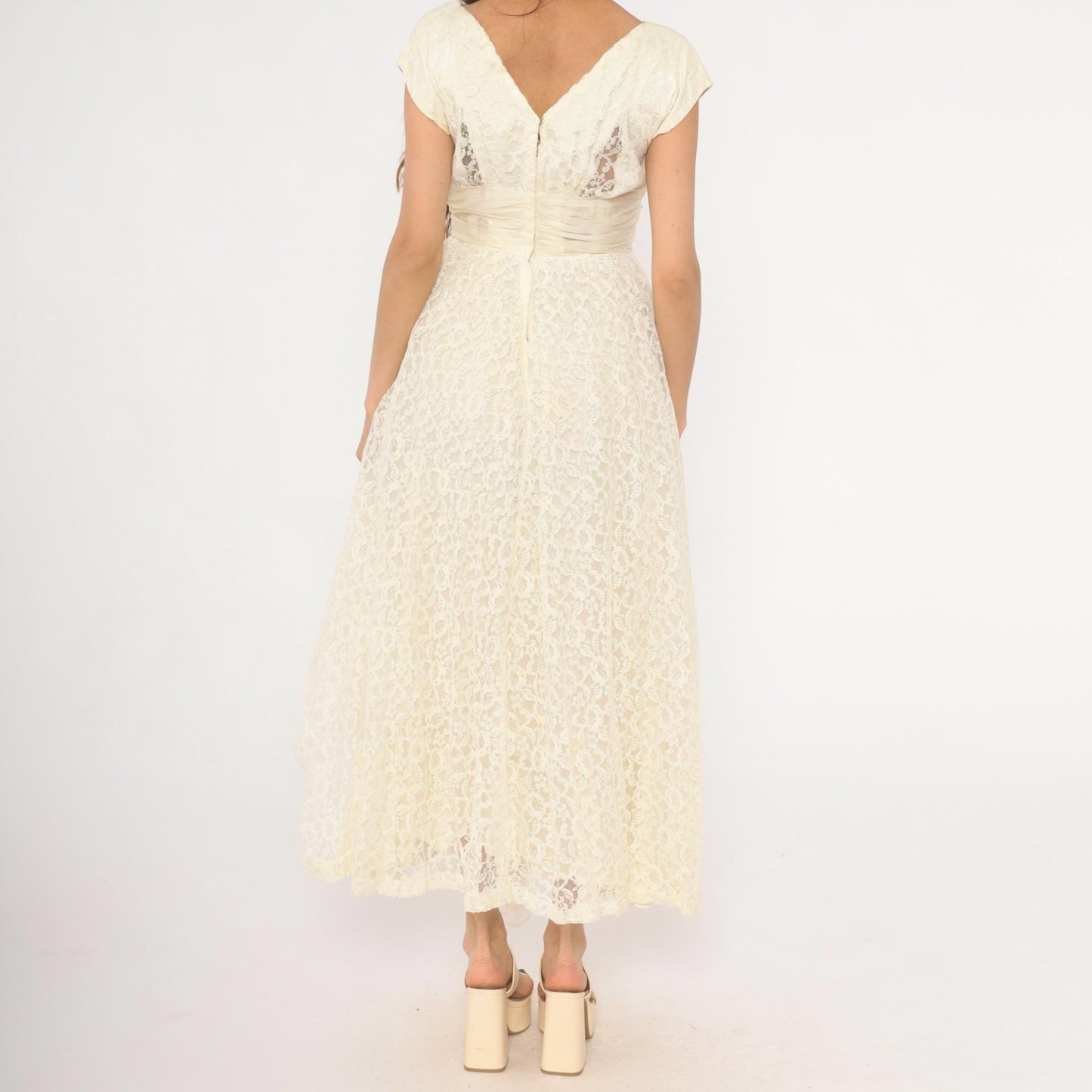 60s Ivory Lace Gown Cap Sleeve A-Line Floral Overlay Cream Sash Small