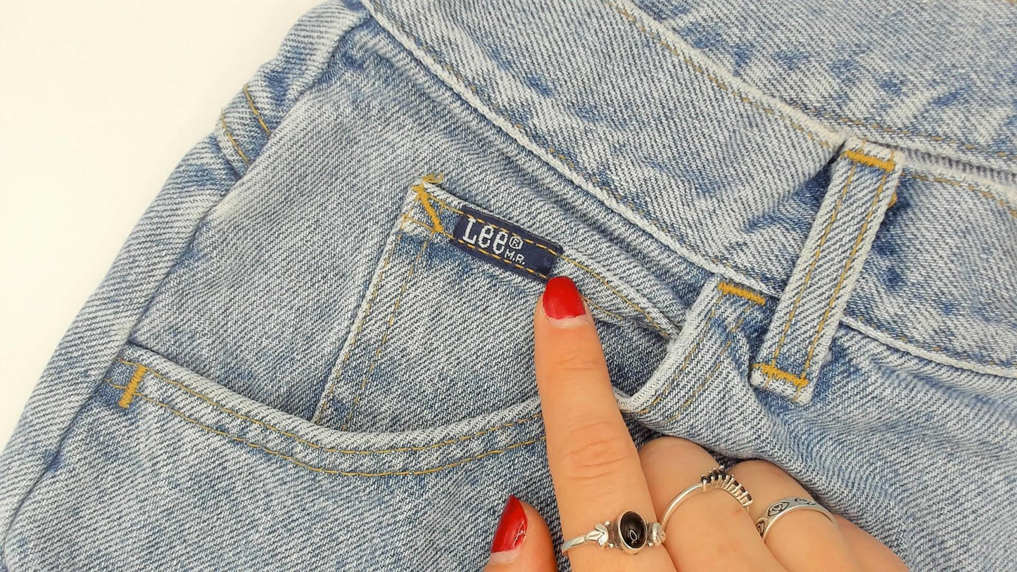 90s Lee Light Wash Denim Shorts High Rise Relaxed Fit Women's 30