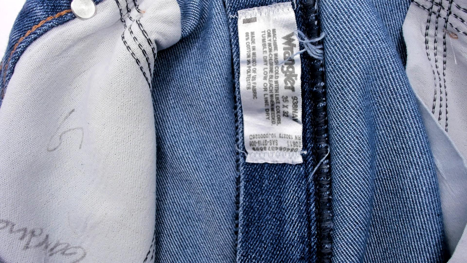 90s Wrangler Straight Leg Jeans Medium Wash Denim Blue Cotton 35 x 32