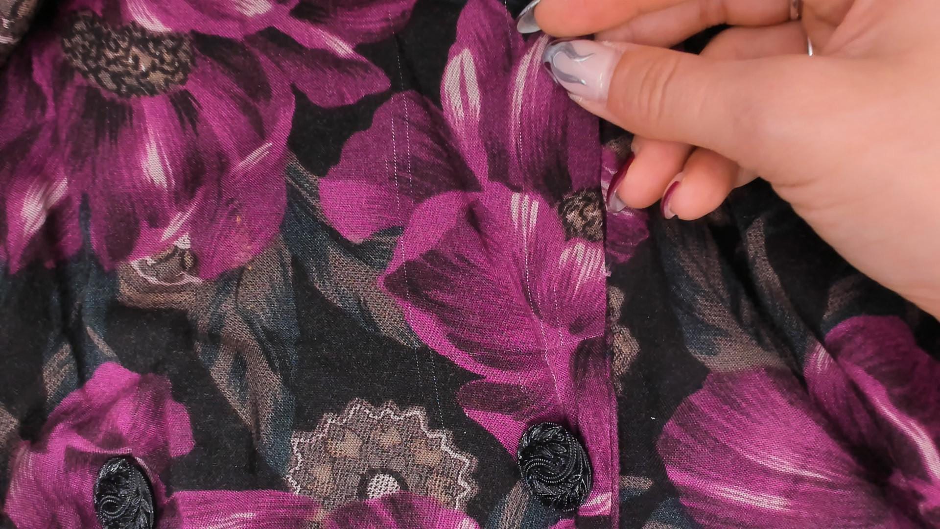 90s Plum Floral Wrap Dress V-Neck Button Front Knee-Length Large