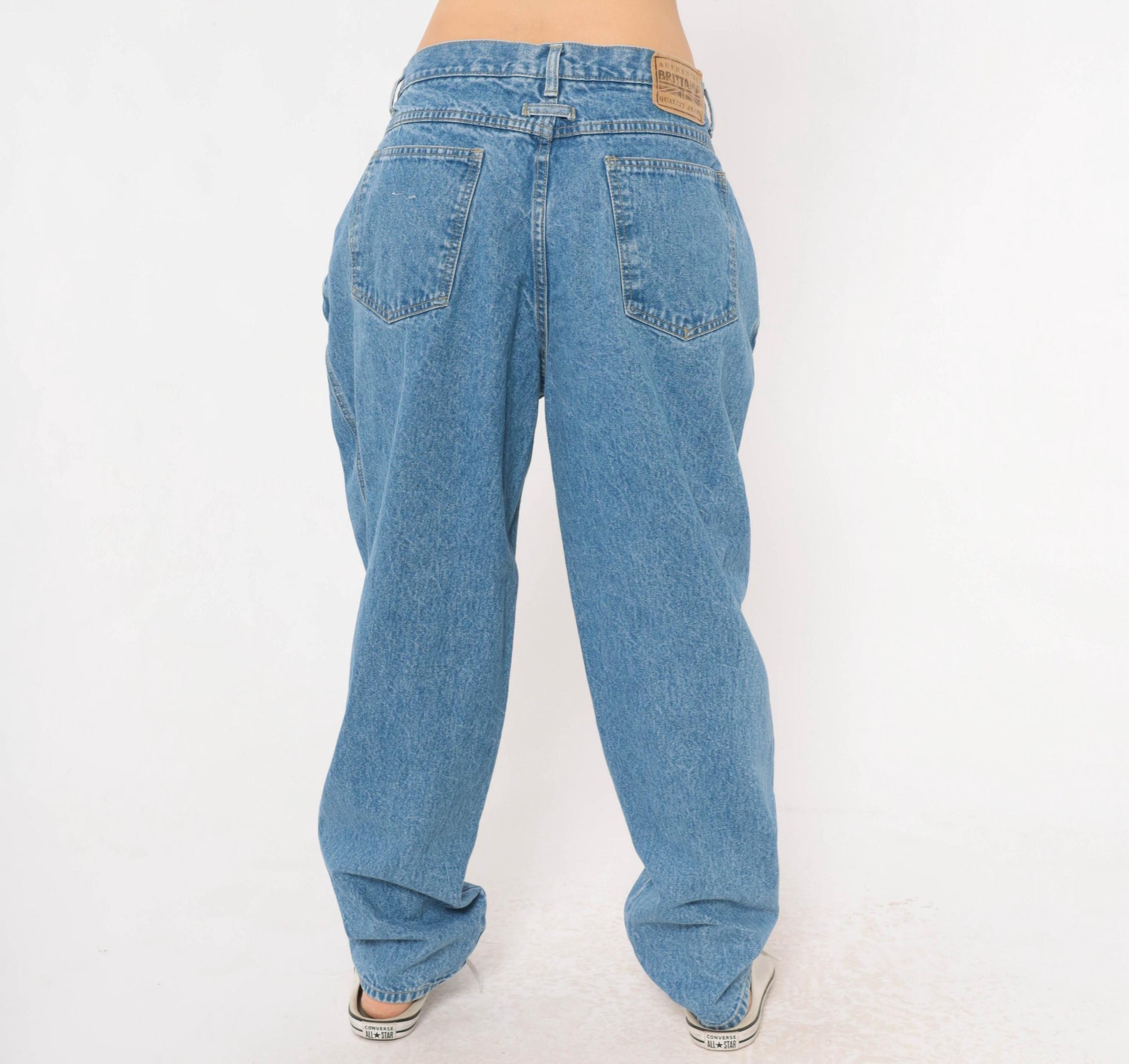 90s Brittania High-Waisted Baggy Jeans Medium Wash Tapered Leg Women's 33