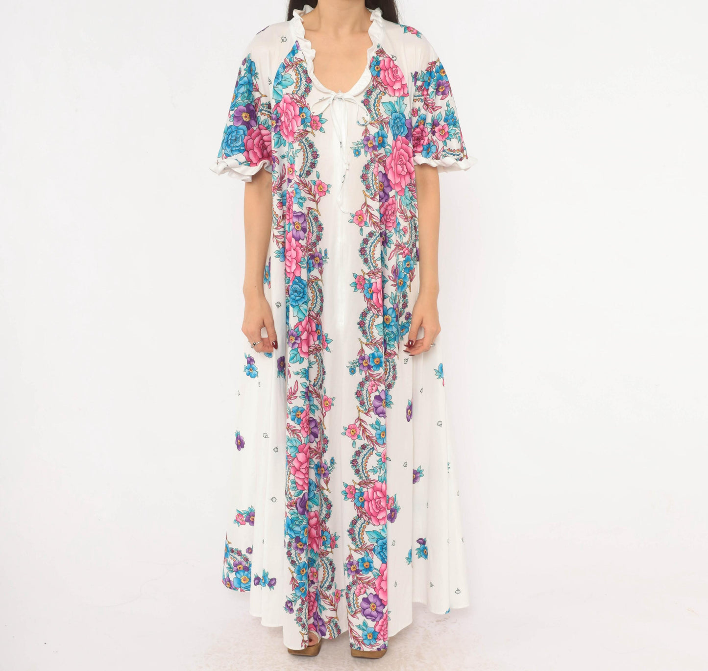 80s White Floral Maxi Housecoat Rose Print Ruffle Neckline Zip Robe Medium Large