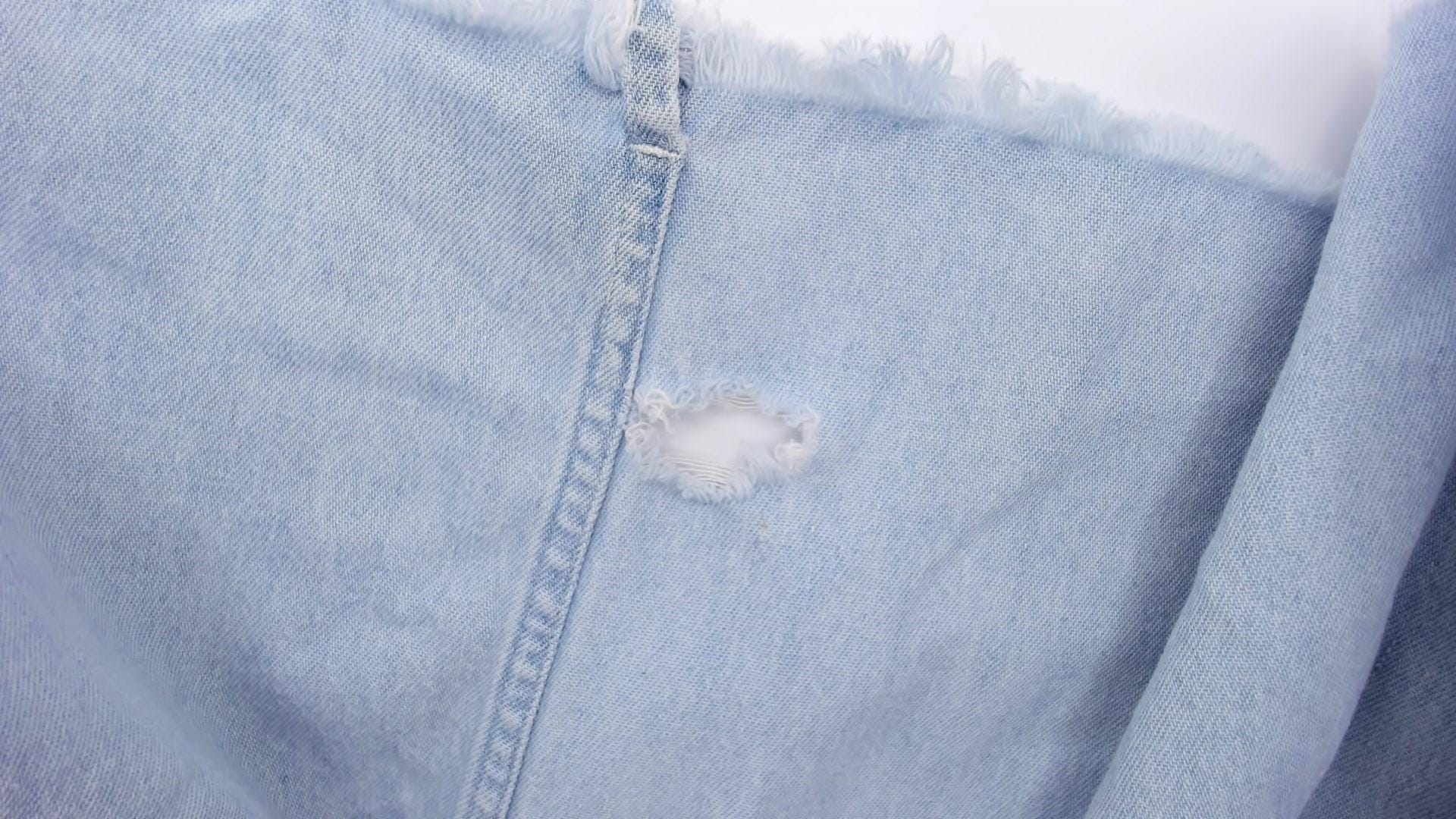 90s LL Bean Chambray Shirt Floral Embroidered Light Blue Cotton Small