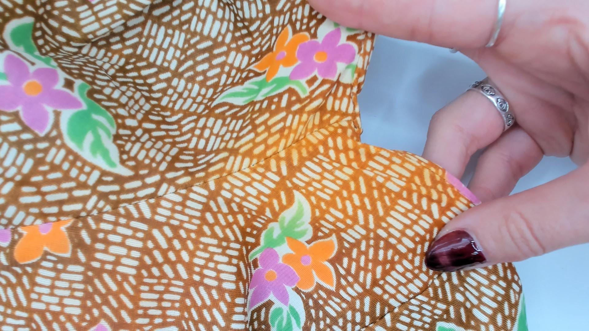 70s Floral Button-Up Blouse Pointed Collar Brown Pink Orange Green Small