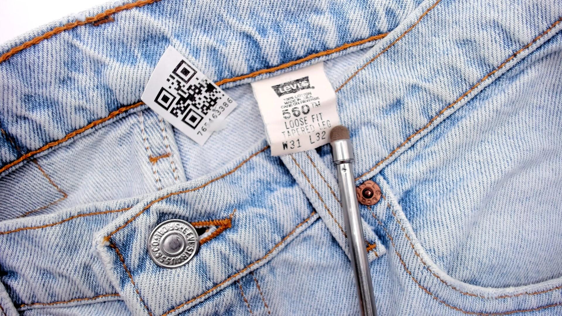 90s Levi's 560 Light Wash High Rise Tapered Jeans 31x32