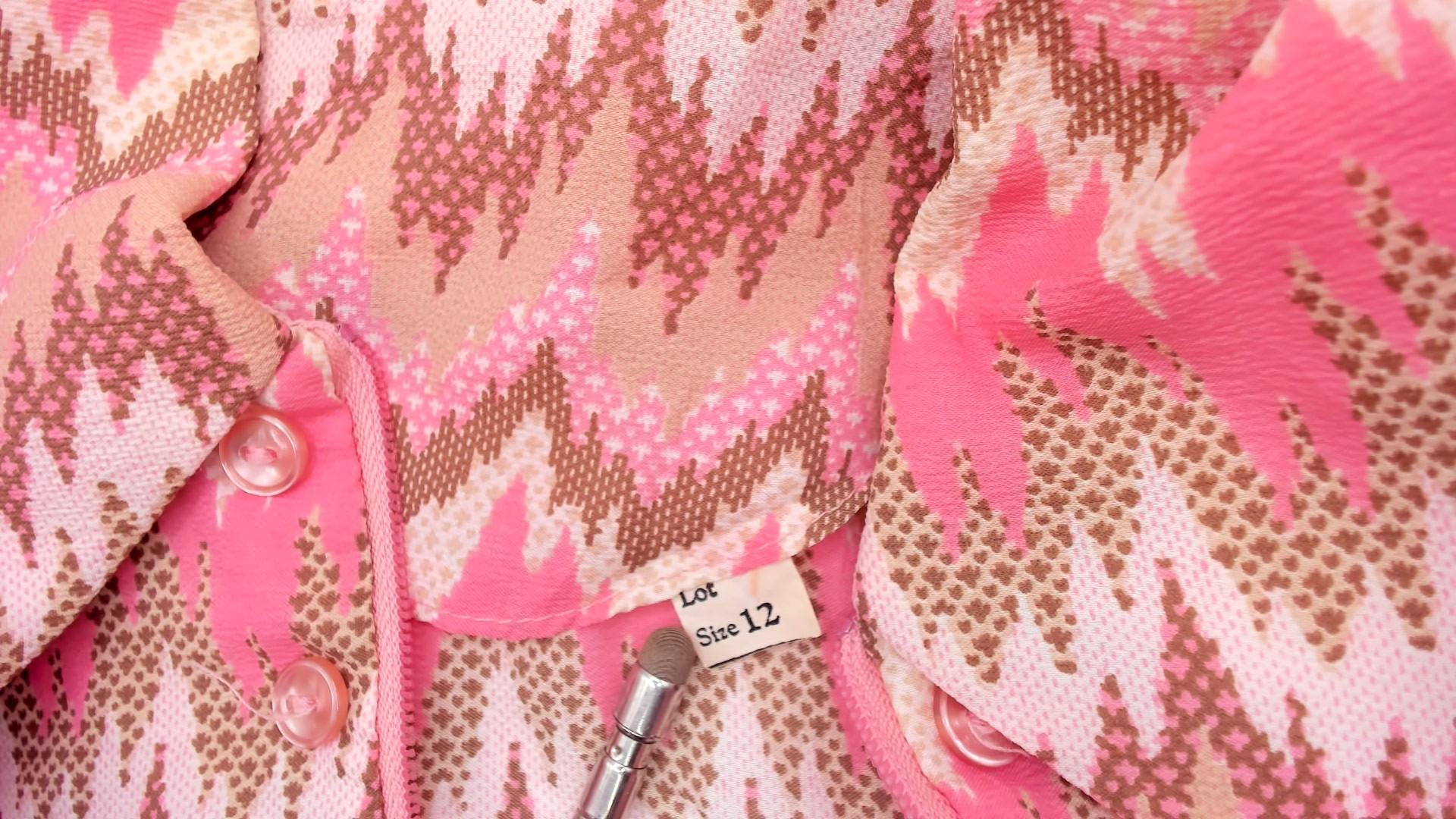1970s Pink Tan Chevron Mini Dress Shift Pointed Collar Long Sleeve Extra Small XS