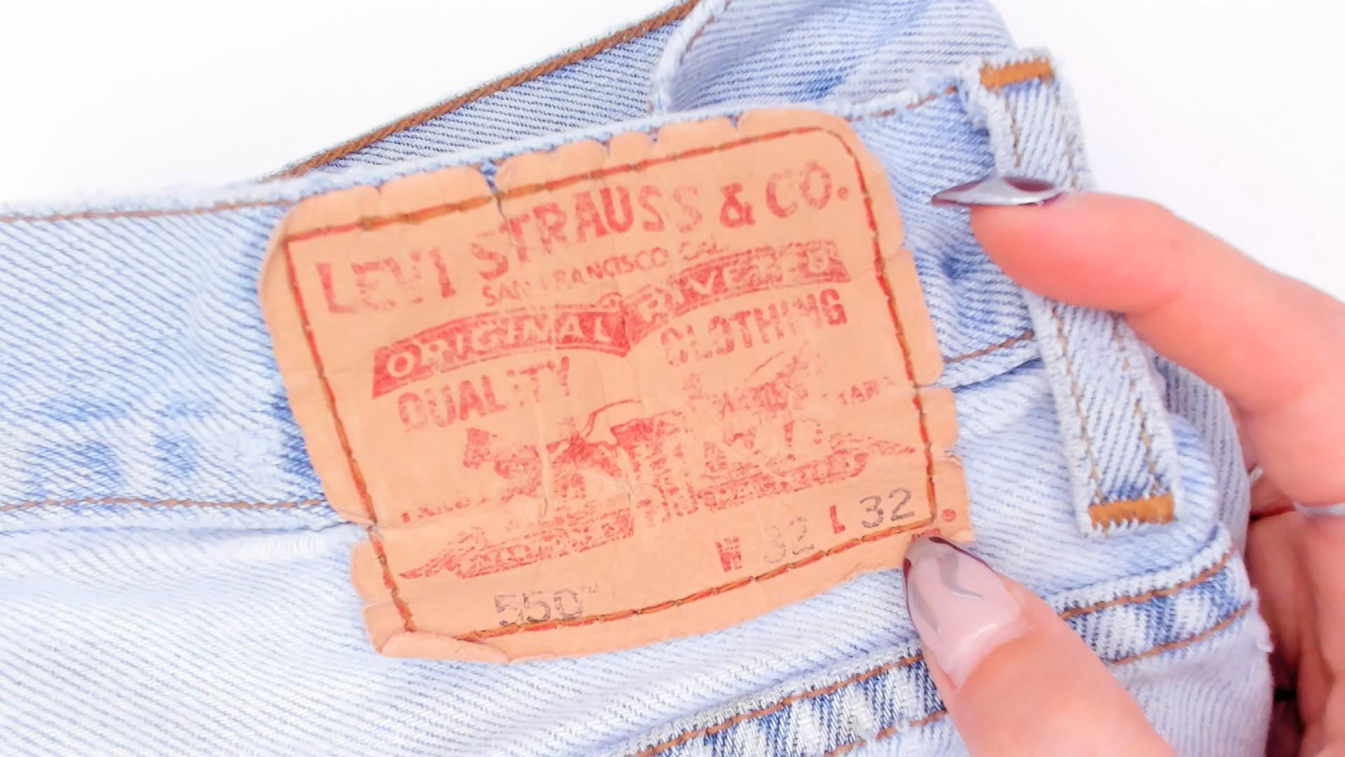 90s Levi's 550 Light Wash Straight Leg Jeans Distressed Blue 32x32