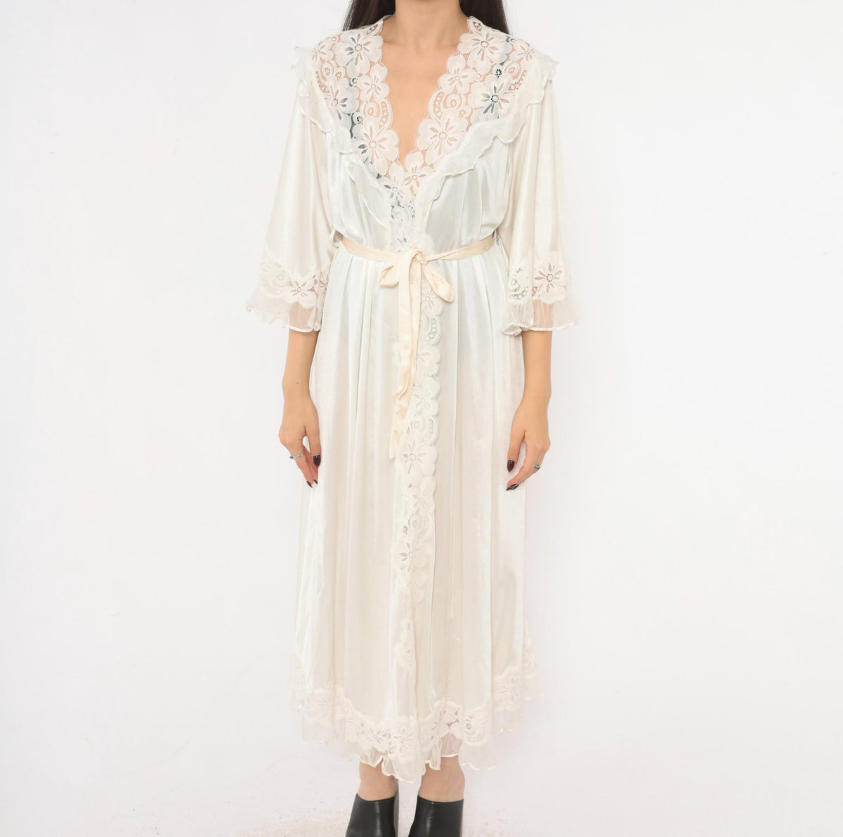 80s White Lace Peignoir Robe Bell Sleeve Floral Yoke Ankle Length Medium