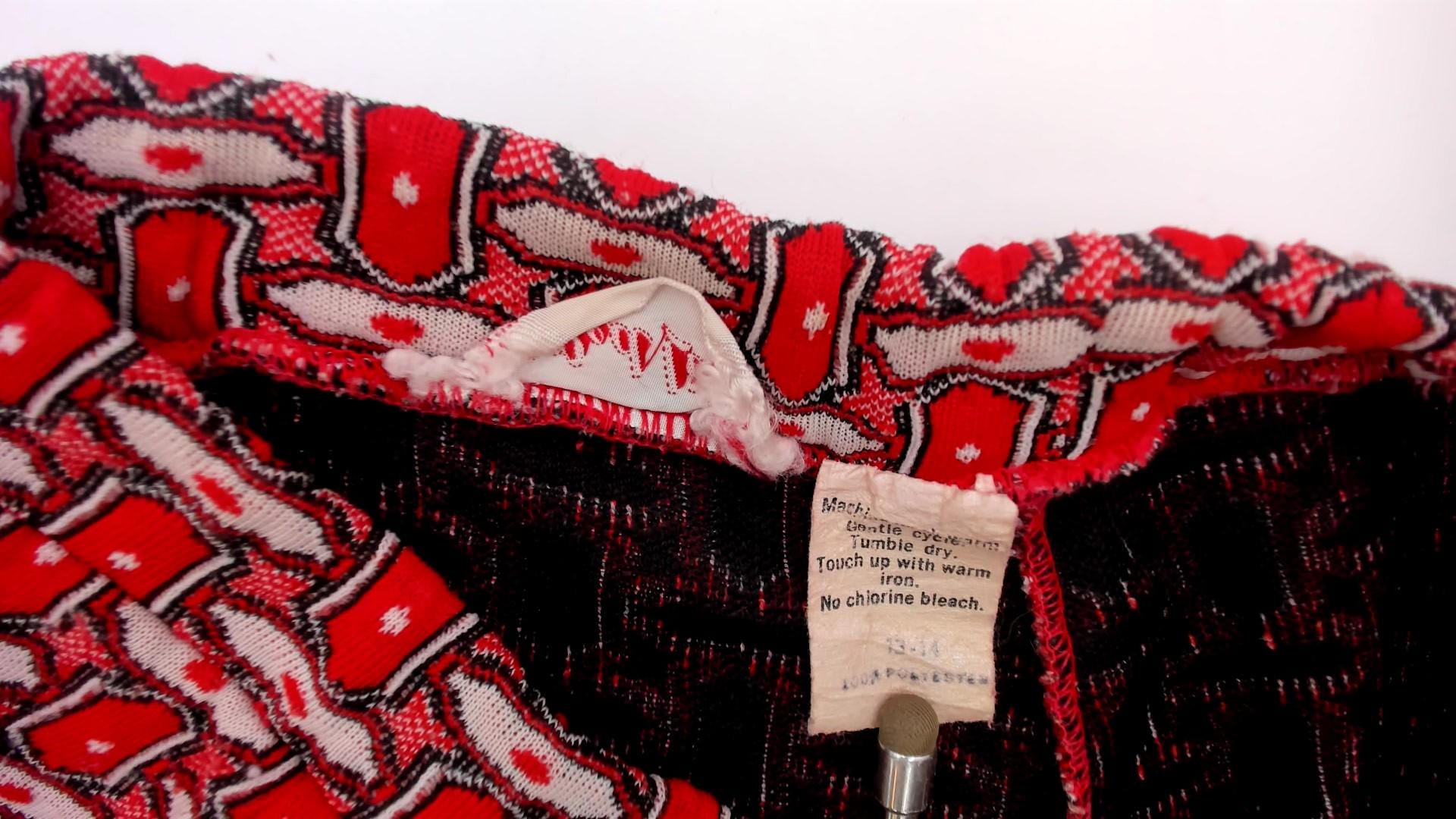 70s Red Lion Geometric Chain Print Straight Leg Trousers Burgundy Medium M