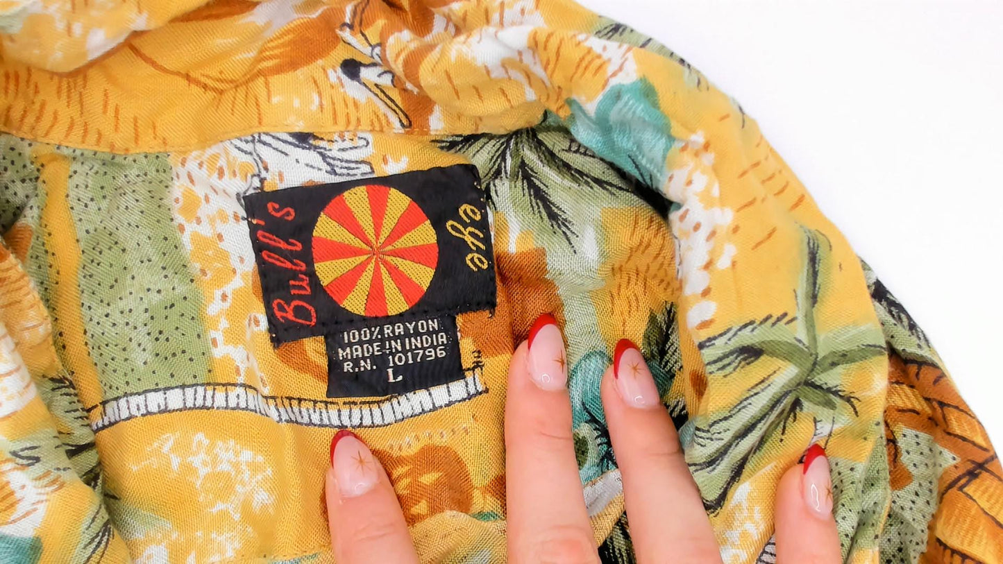 2000s Bullseye Hawaiian Camp Collar Shirt Yellow Tropical Scenic Large L