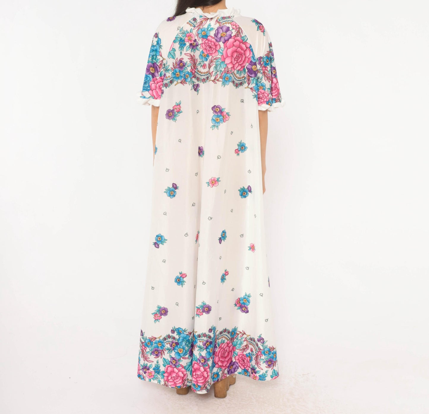 80s White Floral Maxi Housecoat Rose Print Ruffle Neckline Zip Robe Medium Large
