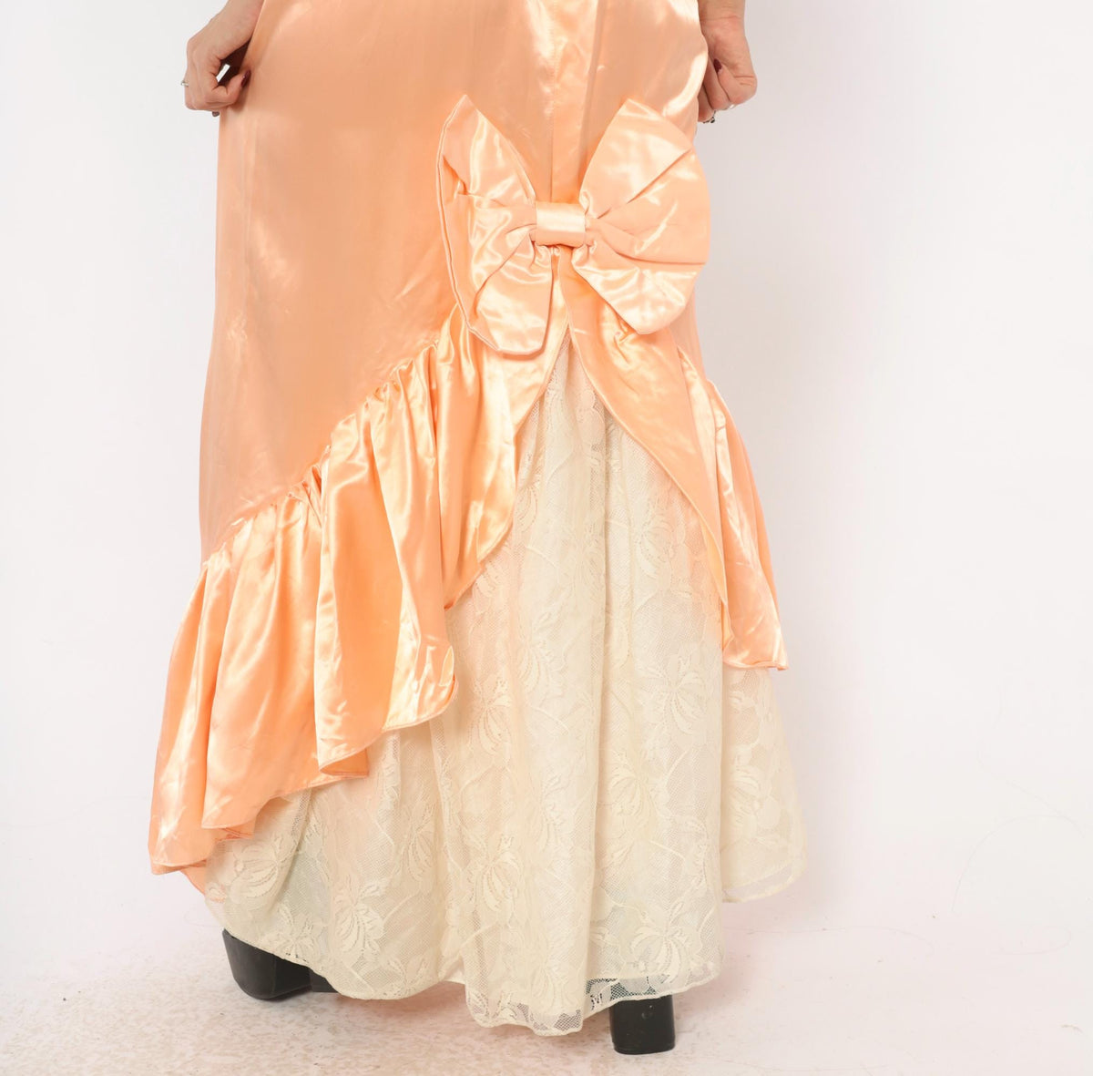 80s Peach Satin Strapless Maxi Gown Sweetheart Neckline Lace Bustle Small
