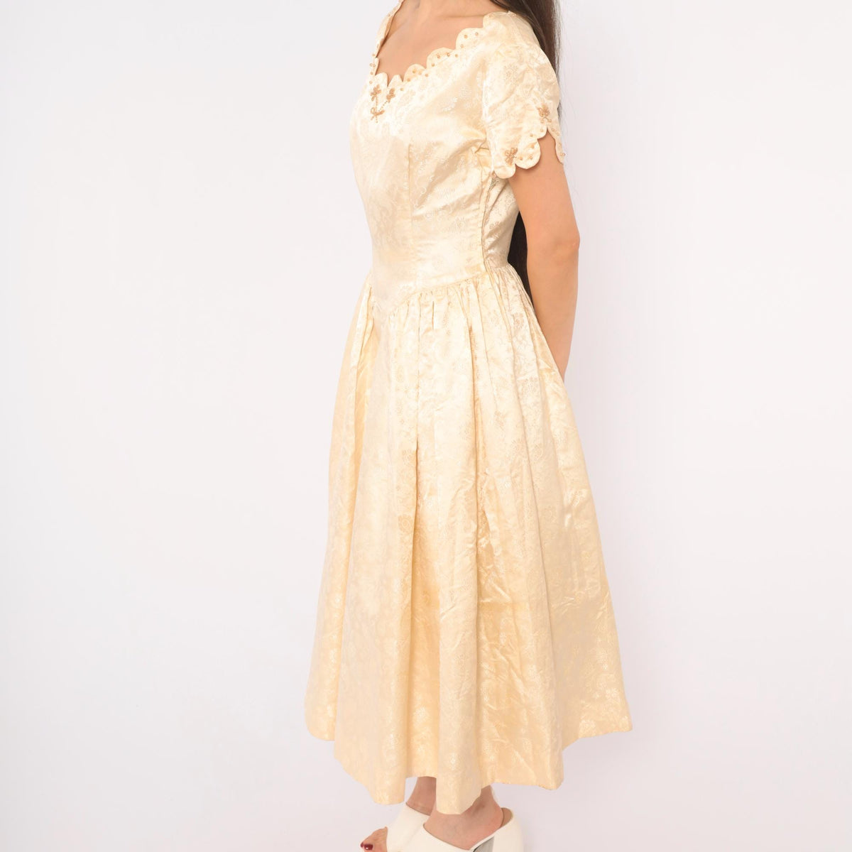 1950s Cream Paisley Jacquard Dress Beaded Sweetheart Neckline Drop Waist Medium