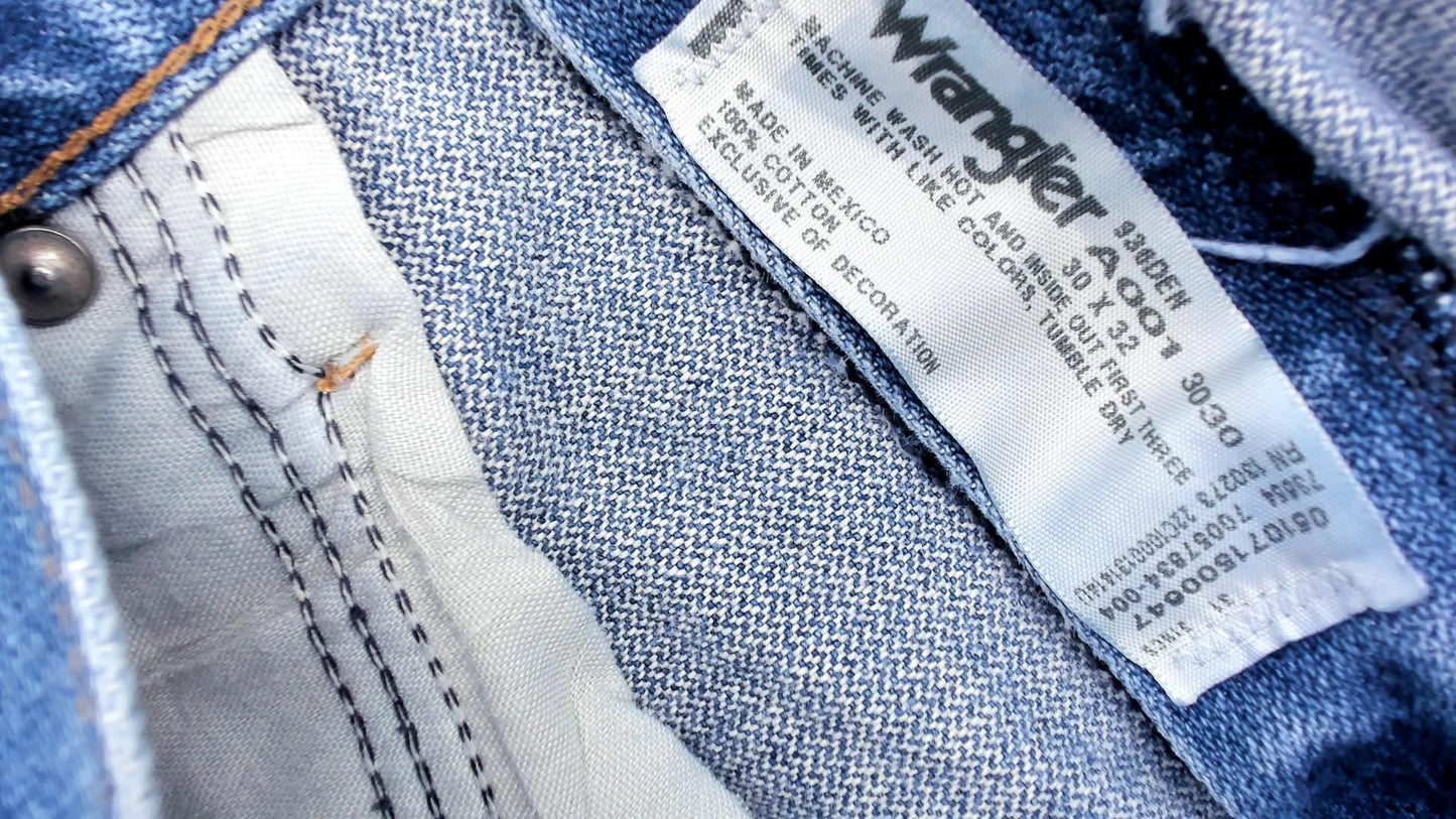 90s Wrangler High Rise Straight Leg Jeans Light Blue Denim 30x32