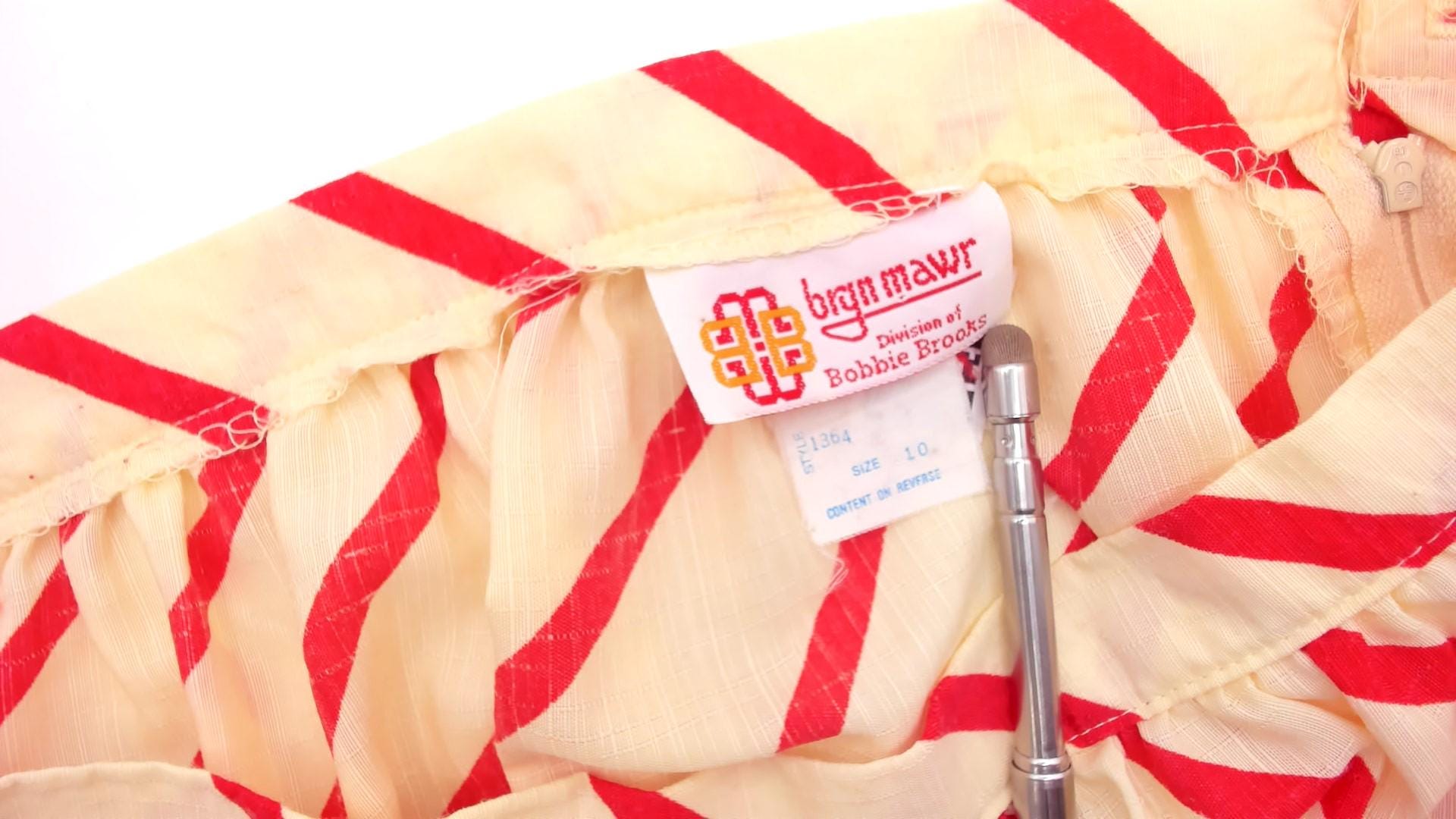 60s Bryn Mawr Diagonal Stripe A-Line Skirt Red Cream Knee Length Extra Small XS