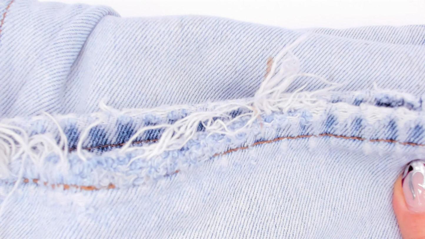 90s Levi's 550 Light Wash Straight Leg Jeans Distressed Blue 32x32