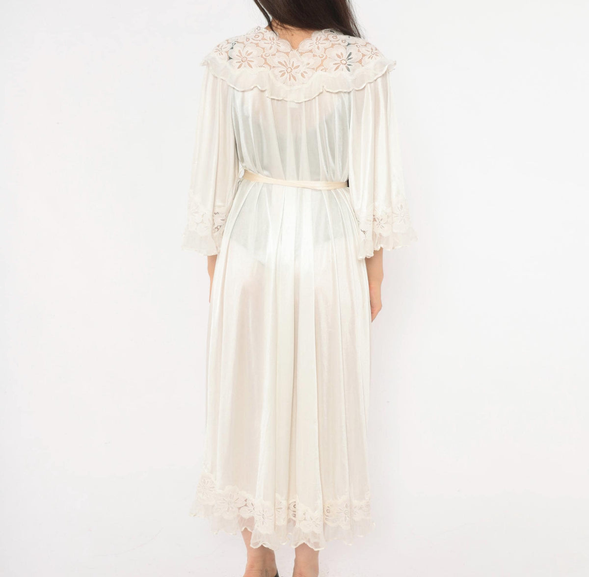 80s White Lace Peignoir Robe Bell Sleeve Floral Yoke Ankle Length Medium