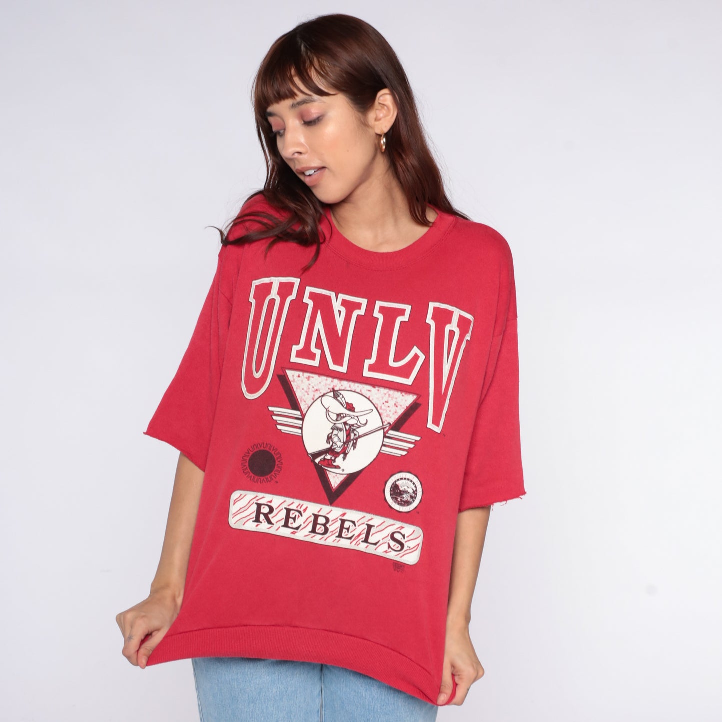 UNLV Rebels T-Shirt 90s Red College University Graphic Top Crew Neck Cut Off Athletic Sports Team Vintage Cropped Las Vegas Large L