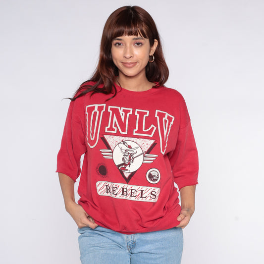 UNLV Rebels T-Shirt 90s Red College University Graphic Top Crew Neck Cut Off Athletic Sports Team Vintage Cropped Las Vegas Large L