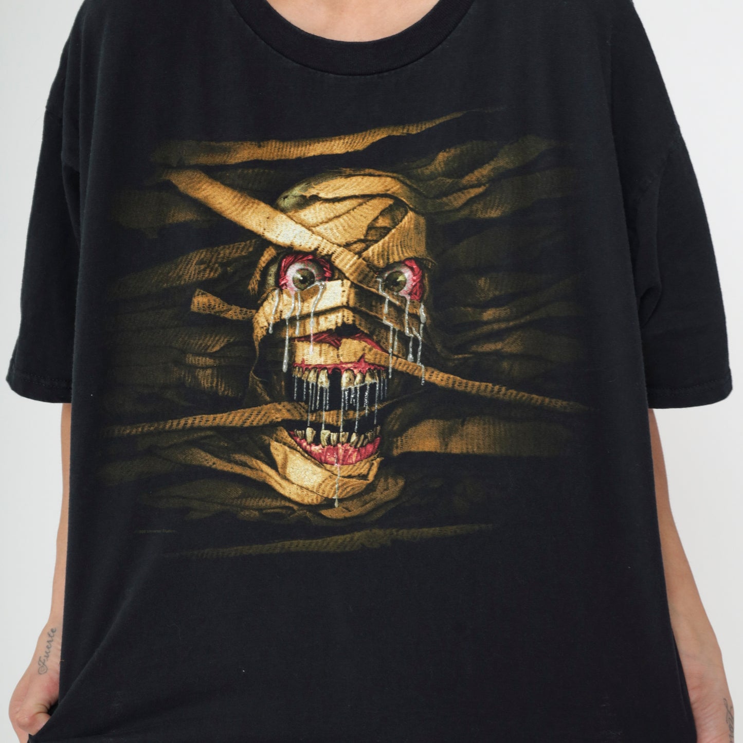 Halloween Horror Nights Tee Universal Studios 90s Graphic Black Mummy Skull Screen Print Cotton Short Sleeve 1999 Theme Park Extra Large XL