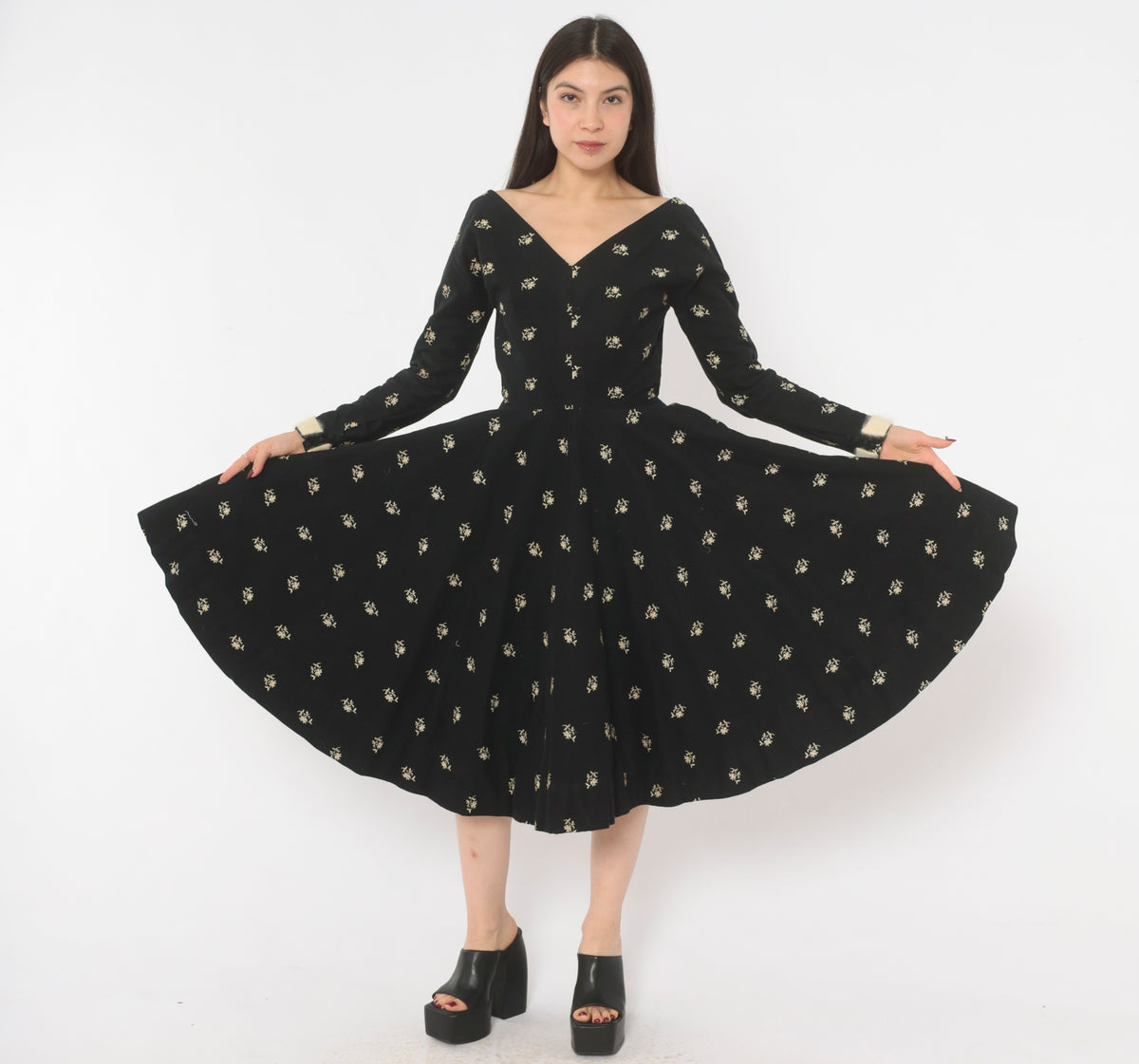 50s Embroidered Floral Dress Mr Mort Black Cream Cotton Fit Flare V Neck Long Sleeve Full Circle Skirt Swing Frock Midi Fur Cuff Dark Prairie Vintage Extra Small XS