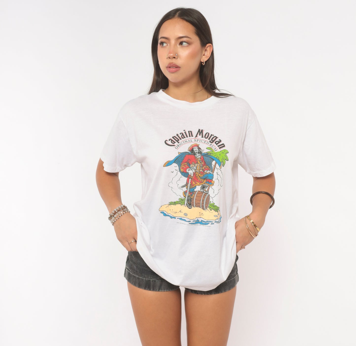 Captain Morgan Spiced Rum Tee 90s Graphic Print Pirate Illustration White Cotton Short Sleeve Promo Alcohol Novelty Vintage Shirt Large L