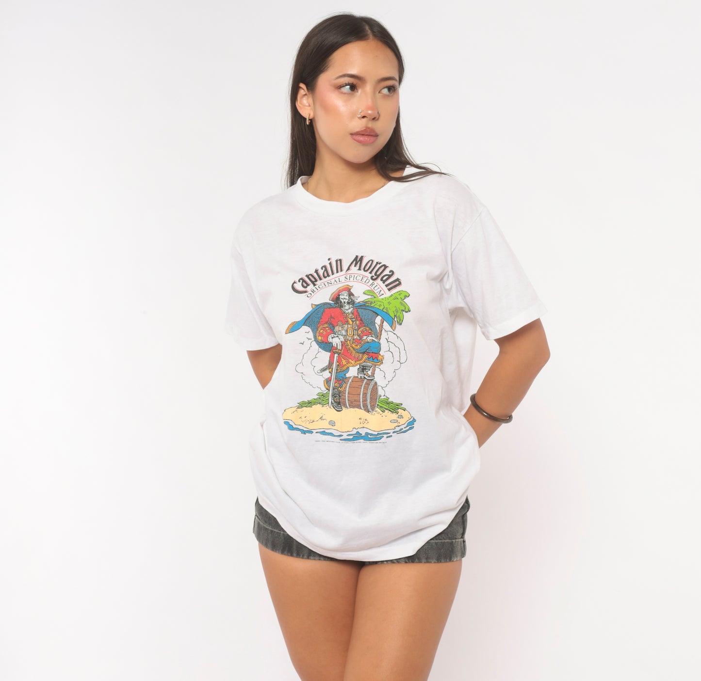 Captain Morgan Spiced Rum Tee 90s Graphic Print Pirate Illustration White Cotton Short Sleeve Promo Alcohol Novelty Vintage Shirt Large L