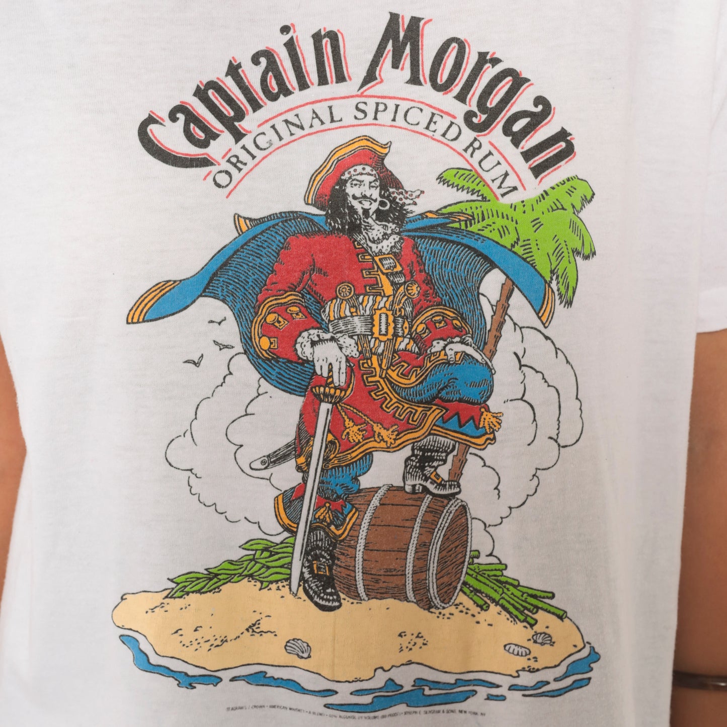 Captain Morgan Spiced Rum Tee 90s Graphic Print Pirate Illustration White Cotton Short Sleeve Promo Alcohol Novelty Vintage Shirt Large L