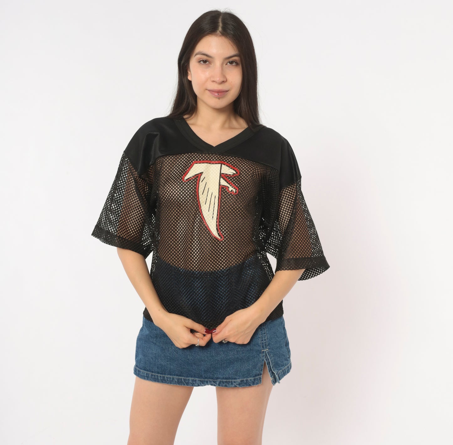 Atlanta Falcons Mesh Jersey 90s NFL Football V Neck Black Sheer Practice Top Cream Red Logo Streetwear Athletic Vintage Sport Shirt Medium M