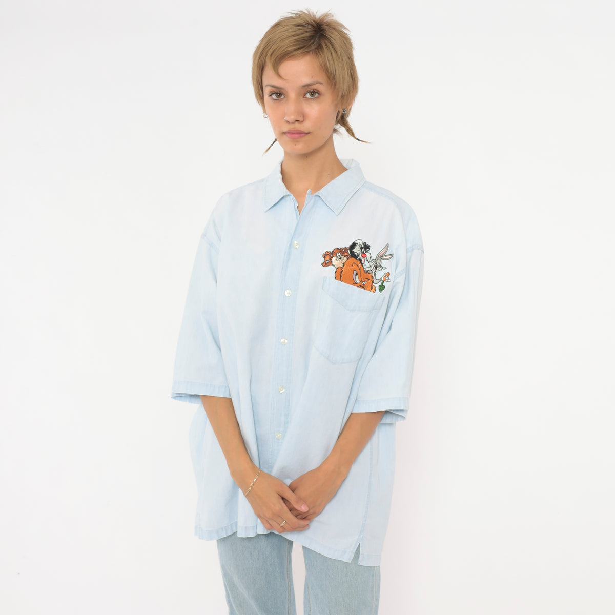 90s Looney Tunes Shirt Light Blue Chambray Button Front Cotton Bugs Bunny Taz Sylvester Embroidered Chest Pocket Short Sleeve Warner Bros Cartoon Boxy Collared Unisex Large L