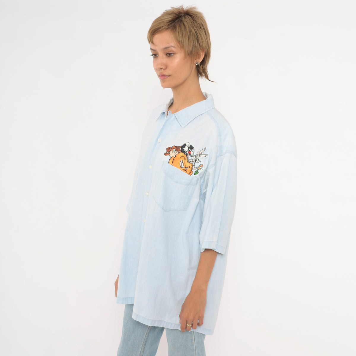 90s Looney Tunes Shirt Light Blue Chambray Button Front Cotton Bugs Bunny Taz Sylvester Embroidered Chest Pocket Short Sleeve Warner Bros Cartoon Boxy Collared Unisex Large L