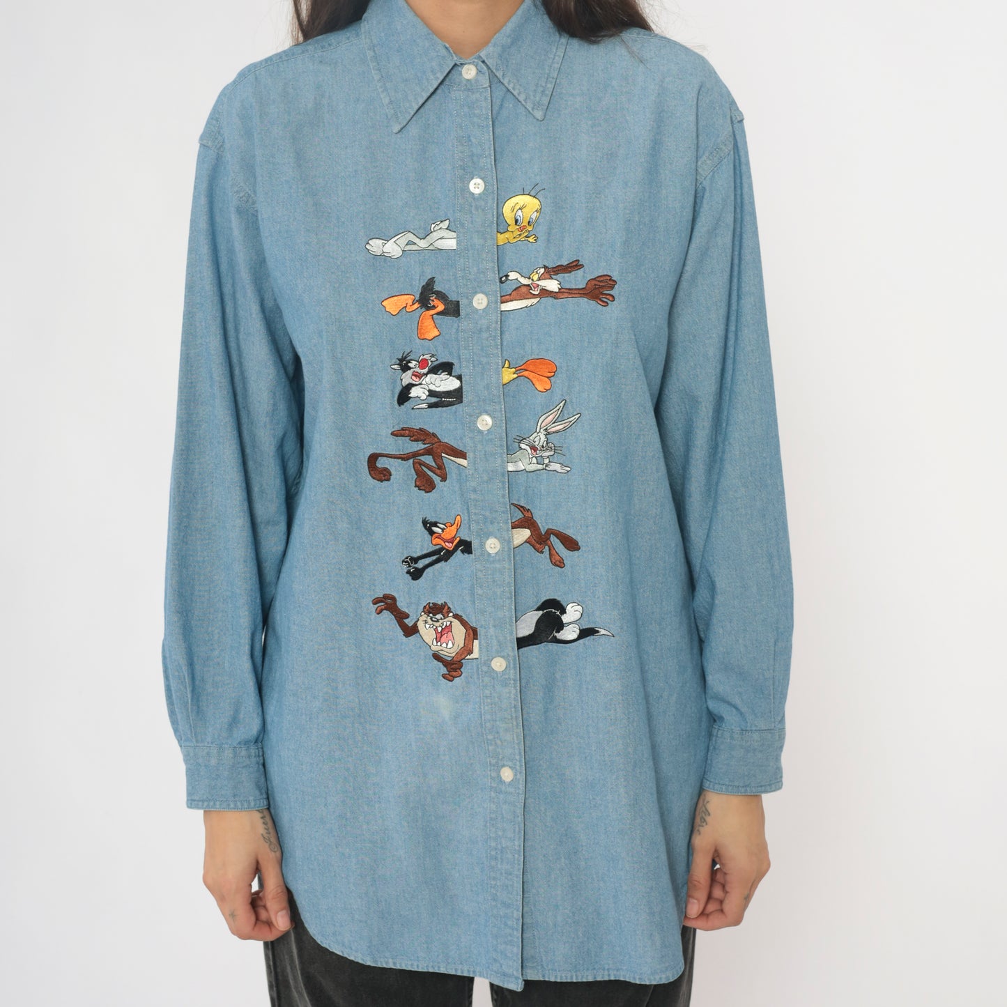 Looney Tunes Shirt Y2K Warner Bros Chambray Blue Denim Embroidered Cartoon Character Cotton Vintage Tweety Bugs Bunny Sylvester Taz Medium M