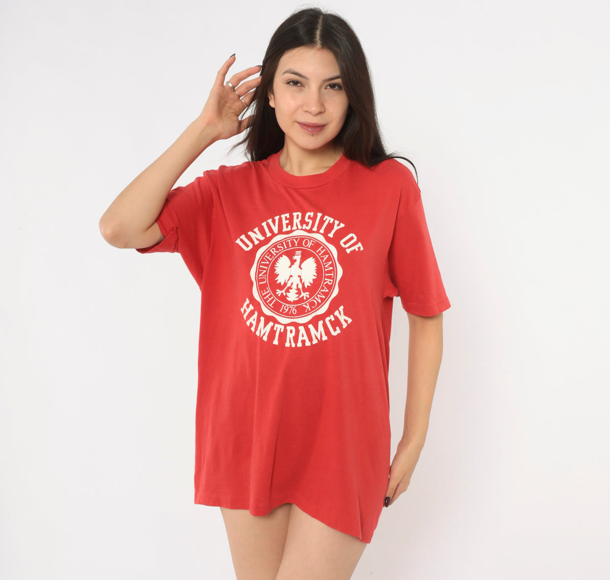 University Of Hamtramck 80s Graphic Tee Red Cotton Collegiate Crew Neck Short Sleeve Eagle Crest Print Boxy White Detroit Michigan Polish College Top Vintage Large L