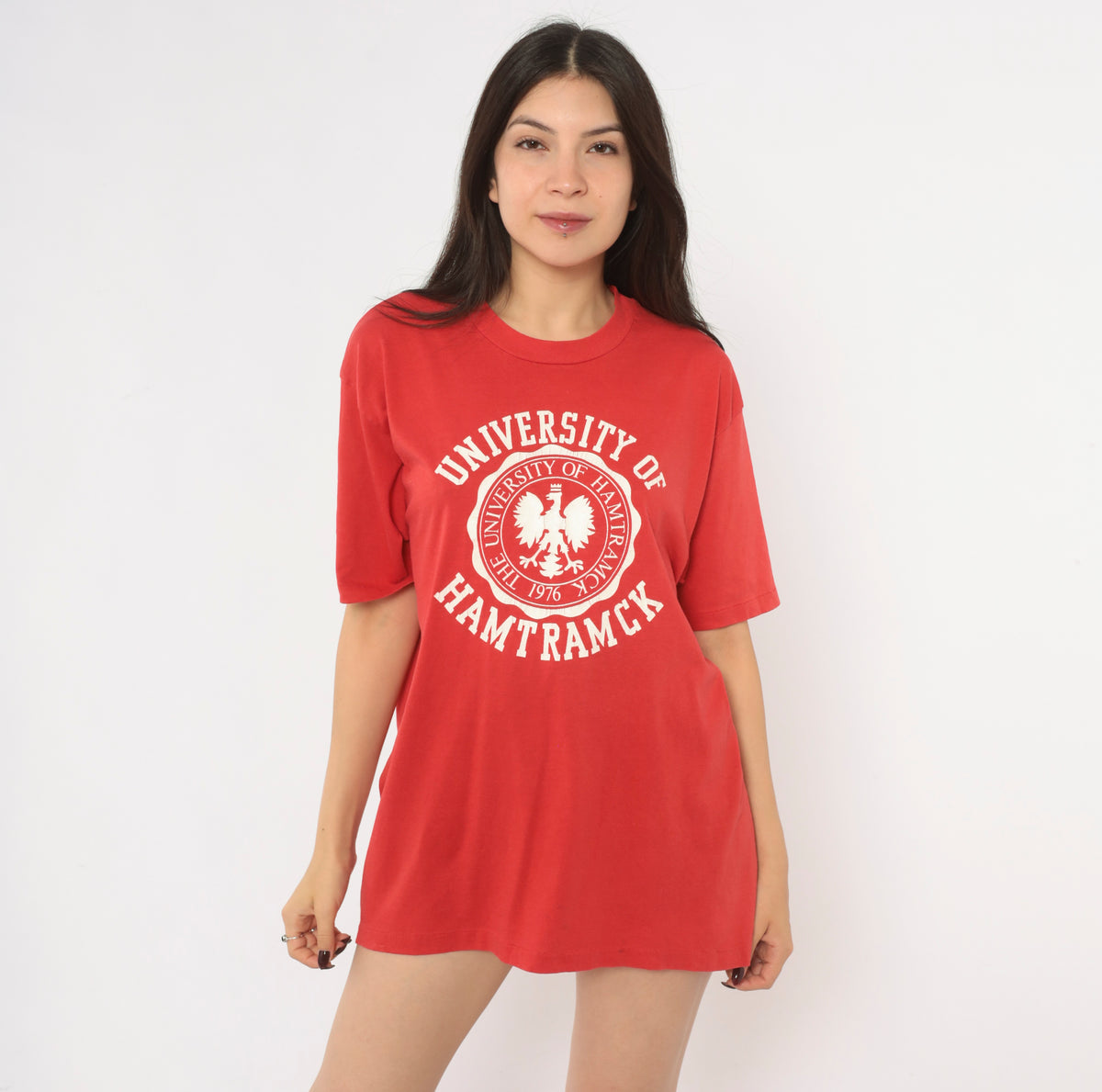 University Of Hamtramck 80s Graphic Tee Red Cotton Collegiate Crew Neck Short Sleeve Eagle Crest Print Boxy White Detroit Michigan Polish College Top Vintage Large L