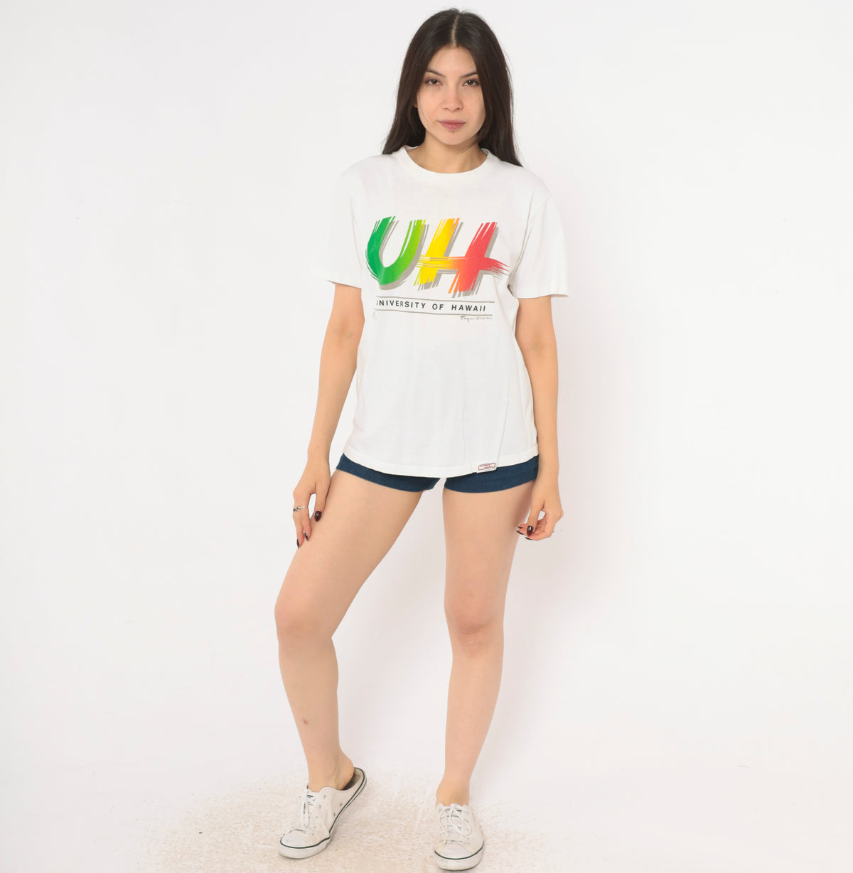90s University Of Hawaii Tee Crazy Shirts White Cotton Rainbow Graphic Short Sleeve Crew Neck Souvenir Green Yellow Red Collegiate Travel Tourist T Shirt Vintage Medium M
