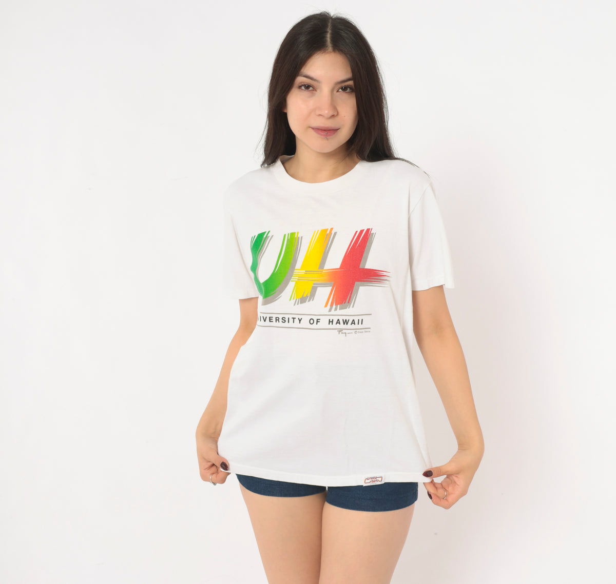 90s University Of Hawaii Tee Crazy Shirts White Cotton Rainbow Graphic Short Sleeve Crew Neck Souvenir Green Yellow Red Collegiate Travel Tourist T Shirt Vintage Medium M