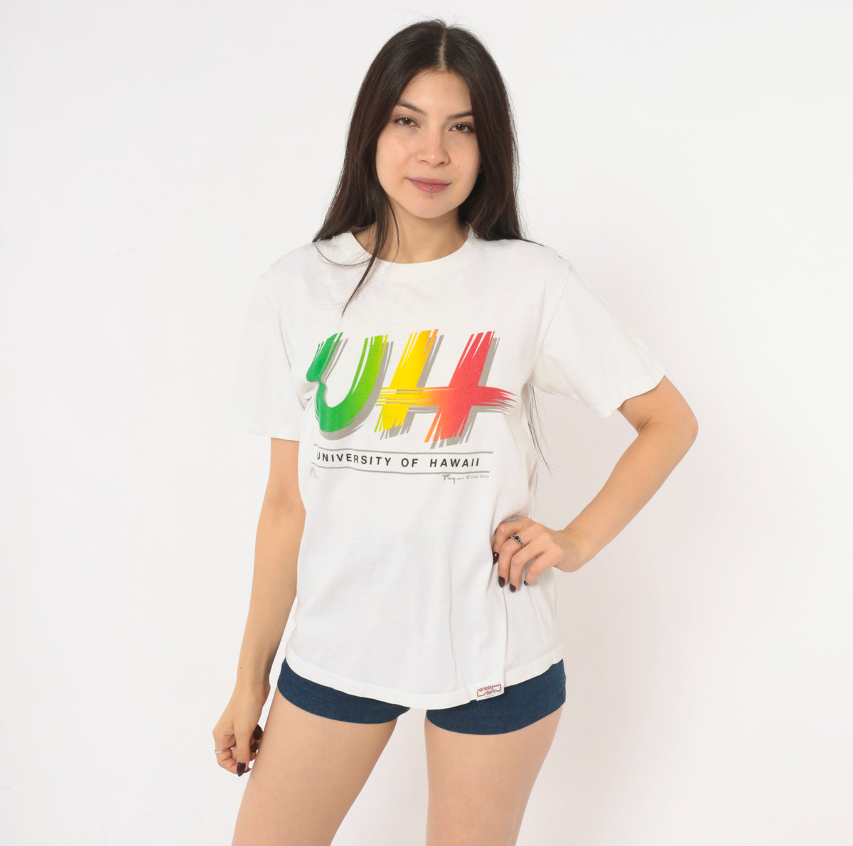 90s University Of Hawaii Tee Crazy Shirts White Cotton Rainbow Graphic Short Sleeve Crew Neck Souvenir Green Yellow Red Collegiate Travel Tourist T Shirt Vintage Medium M